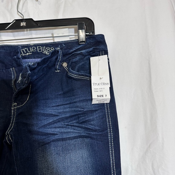 True Bliss junior flare jeans. NWT size 7 - Picture 4 of 6